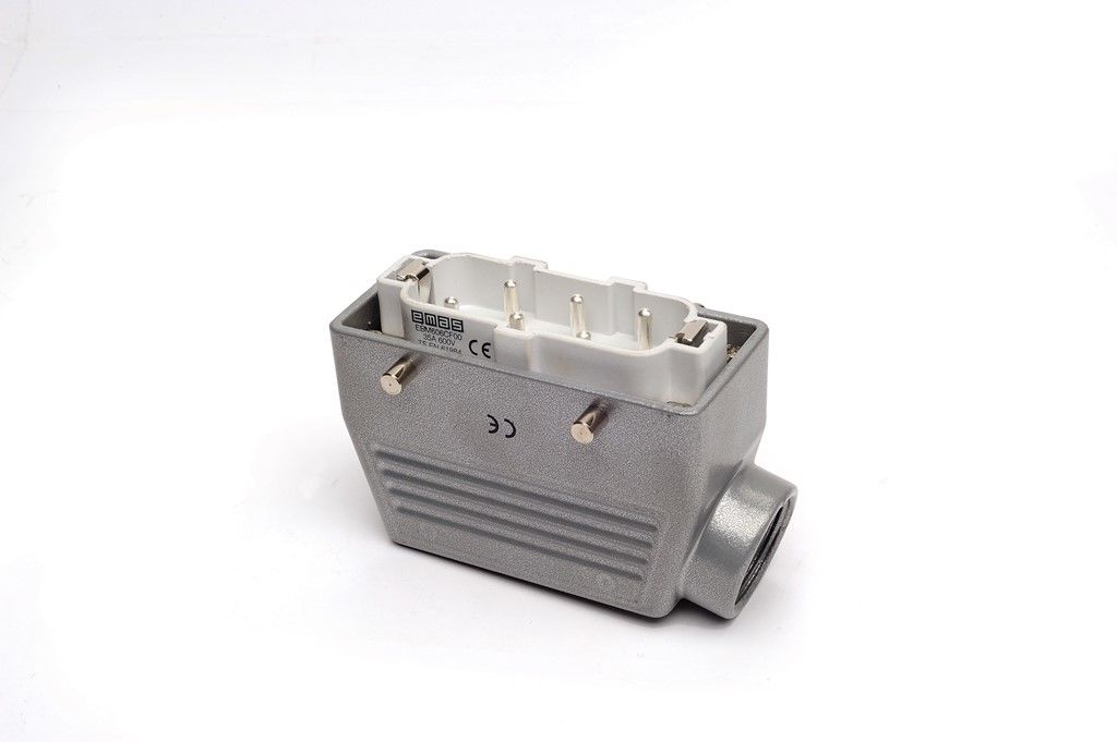 Emas EBM606FU10 Metal 6 Kontak Uzatma Tipi Fiş 35A Yandan Girişli Çok Kontaklı